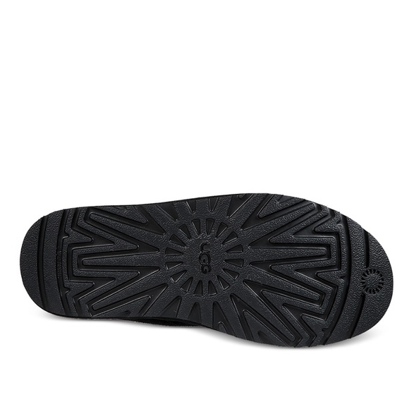 Ugg Neumel Chukka Boots in Black - Picture 4 of 9